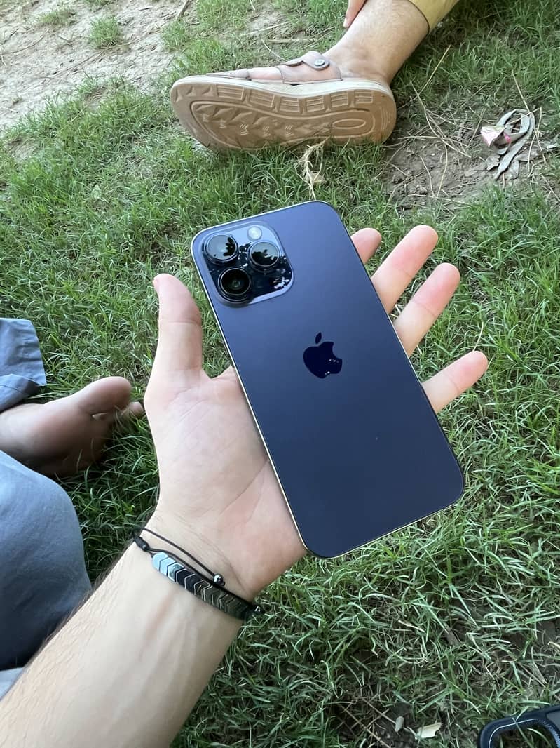 Apple iPhone 14 Pro Max 1