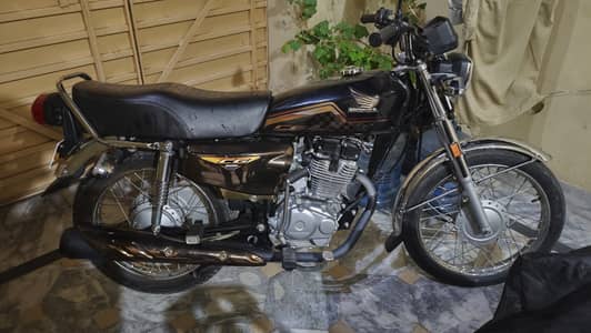 Honda CG 125 Golden black only 2800Km Driven