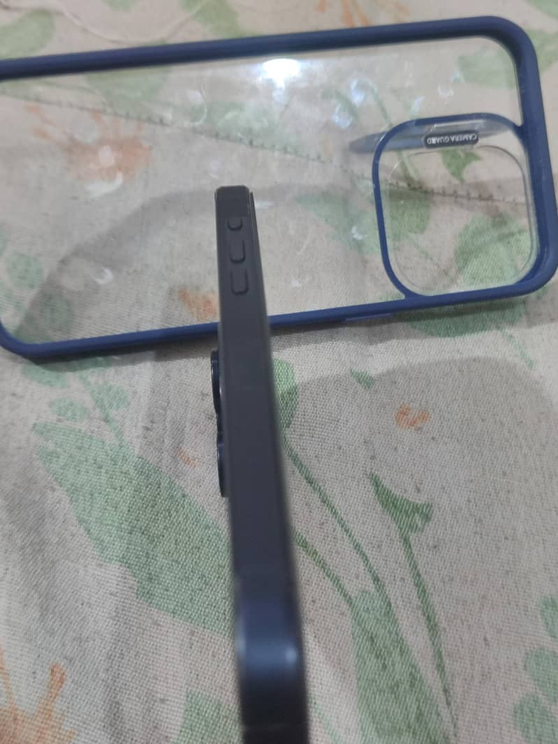 Apple iPhone 15 Pro Max 2