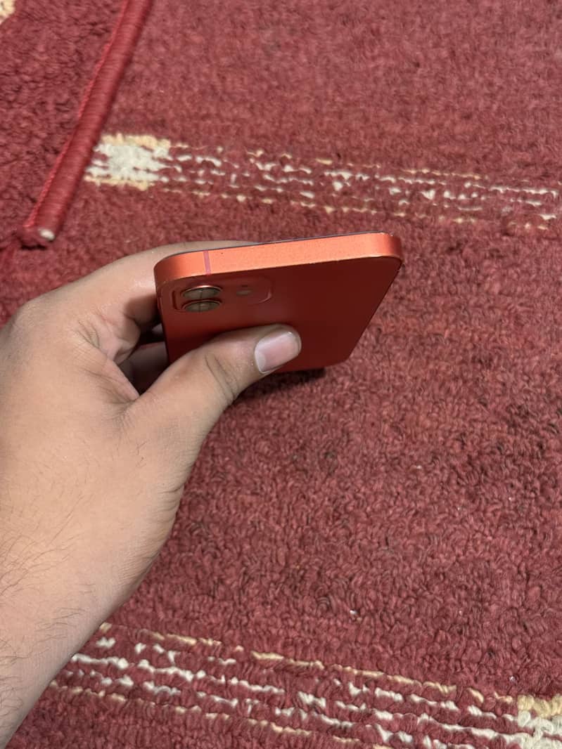 Apple iPhone 12 4