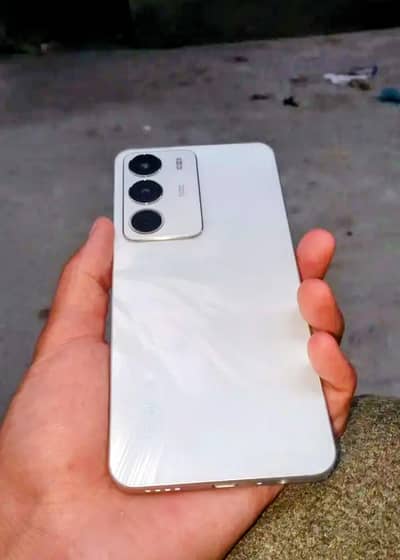 Realme c71 White color