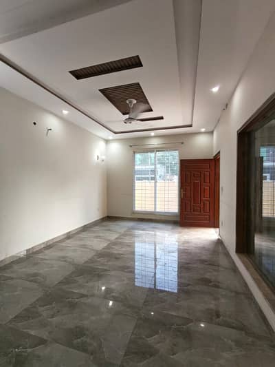 10 MARLA LIKE NEW HOUSE FOR RENT BAHRIA TOWN LAHORE