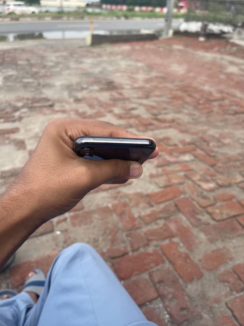 Apple iPhone X 5