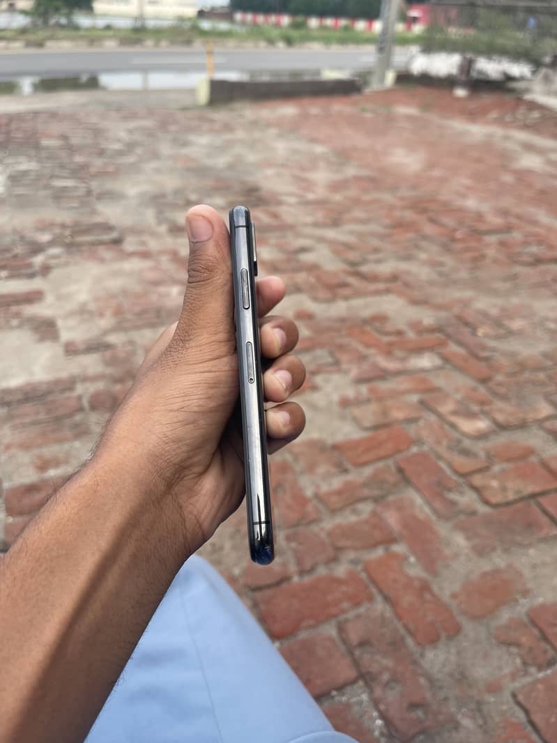 Apple iPhone X 6