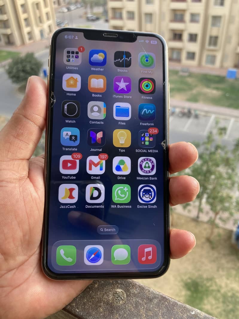 Apple iPhone 11 Pro Max 1