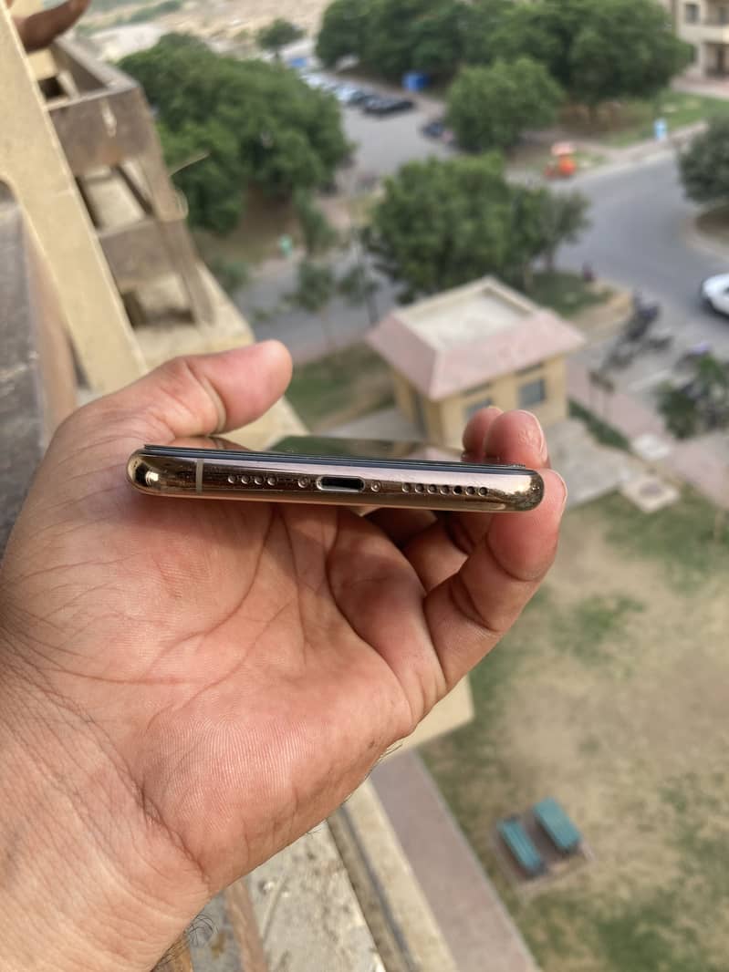 Apple iPhone 11 Pro Max 3