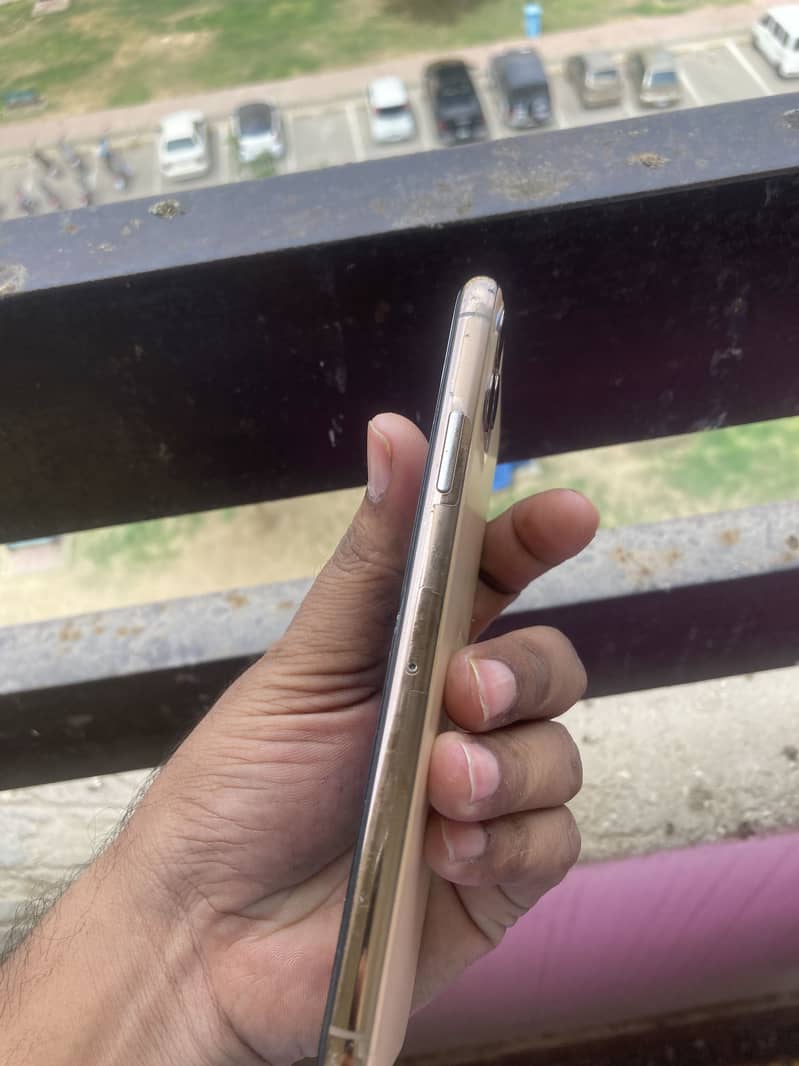 Apple iPhone 11 Pro Max 6