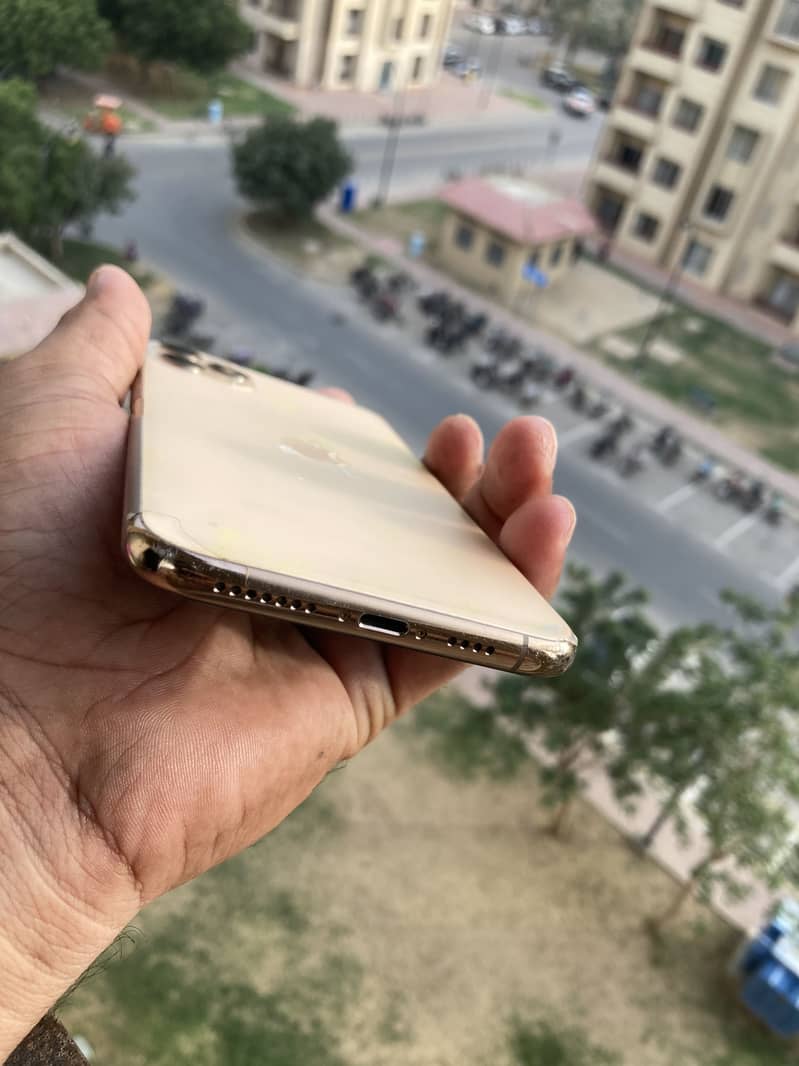 Apple iPhone 11 Pro Max 7