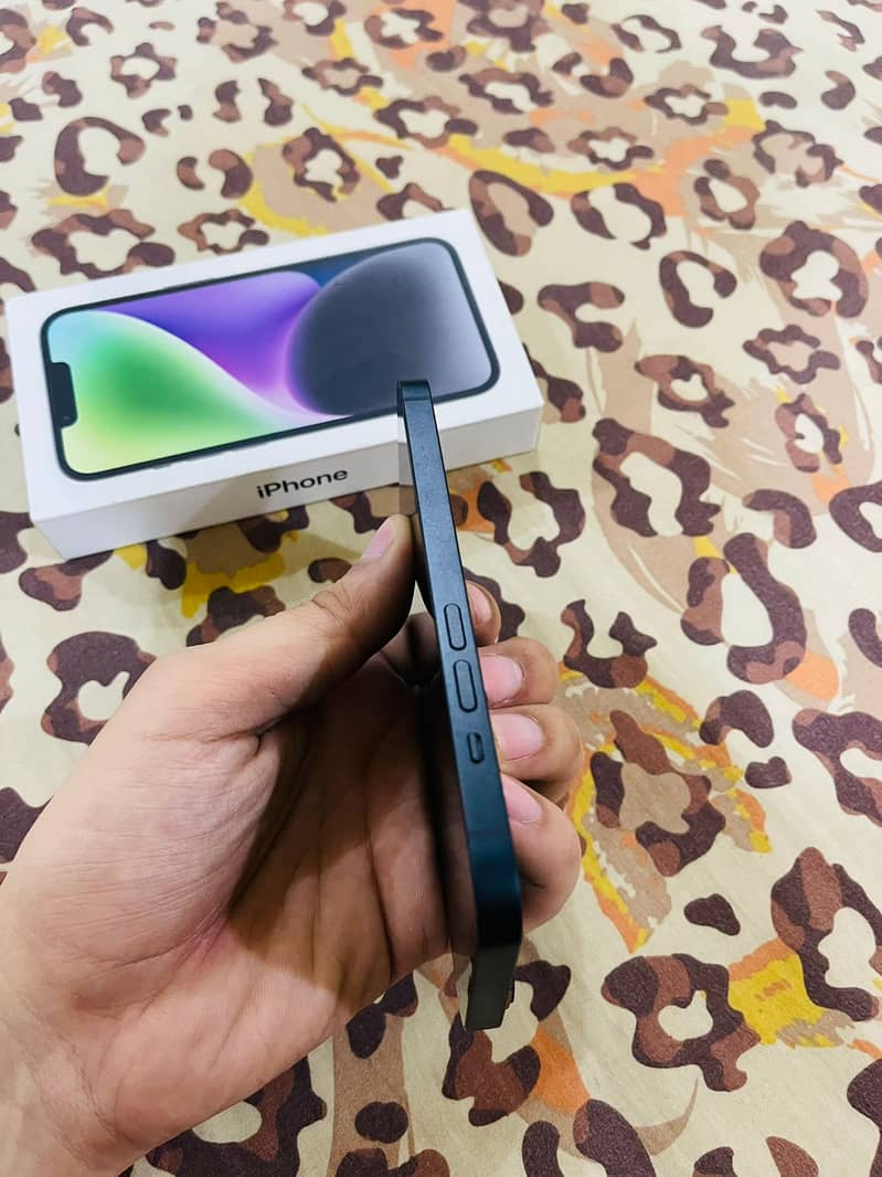 Apple iPhone 14 3