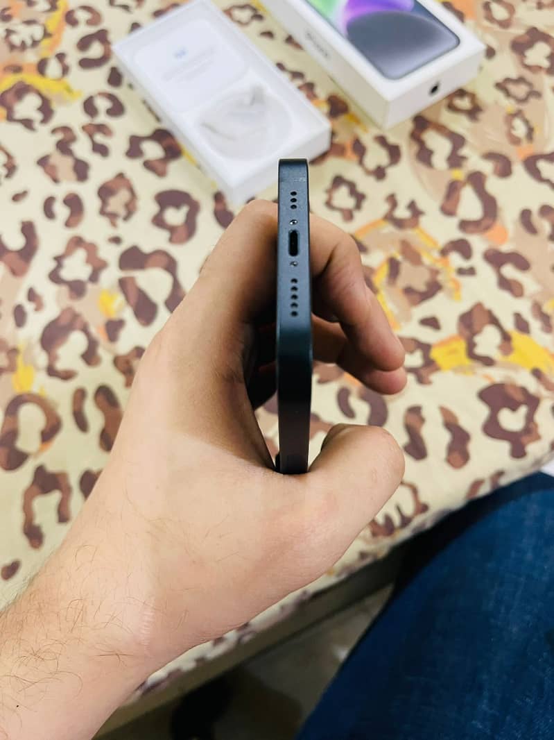 Apple iPhone 14 11