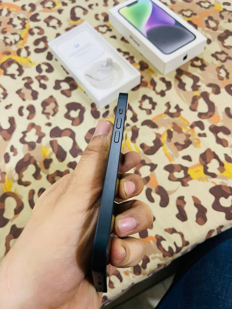 Apple iPhone 14 12