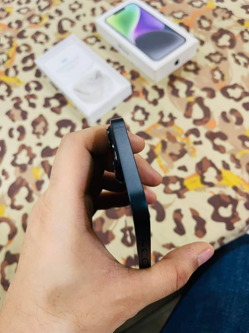 Apple iPhone 14 13