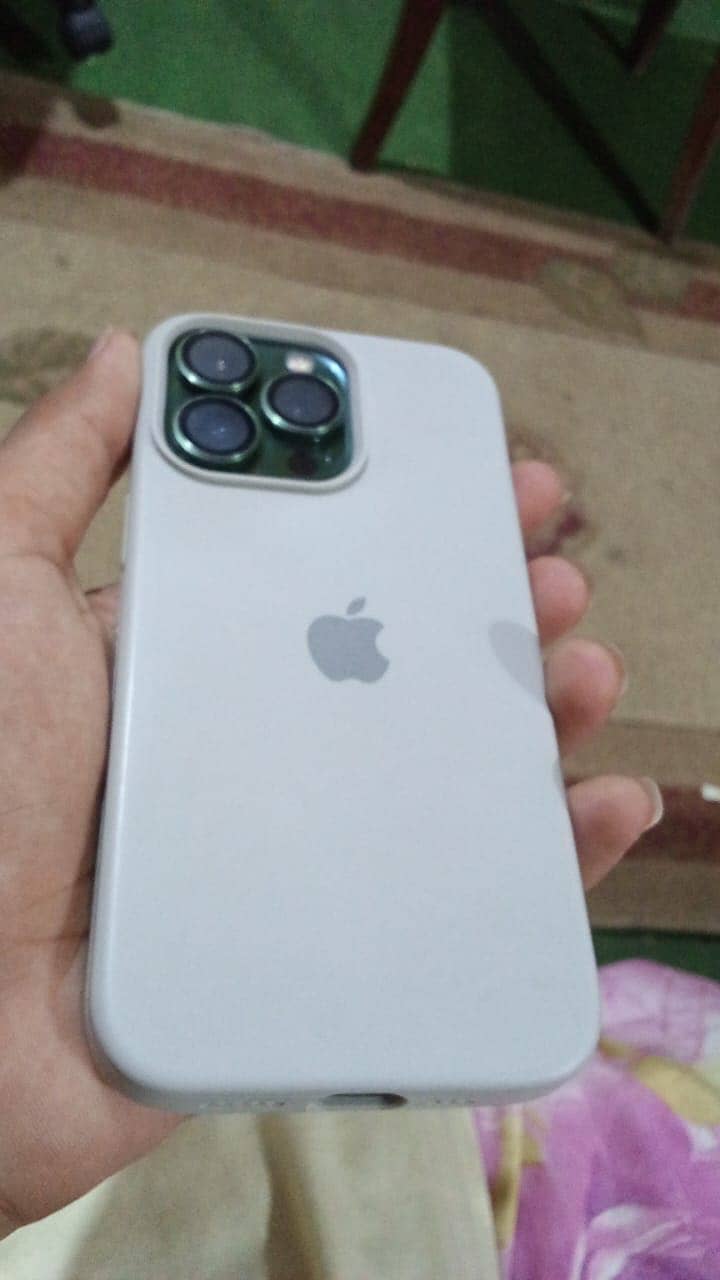 Apple iPhone 13 Pro 2