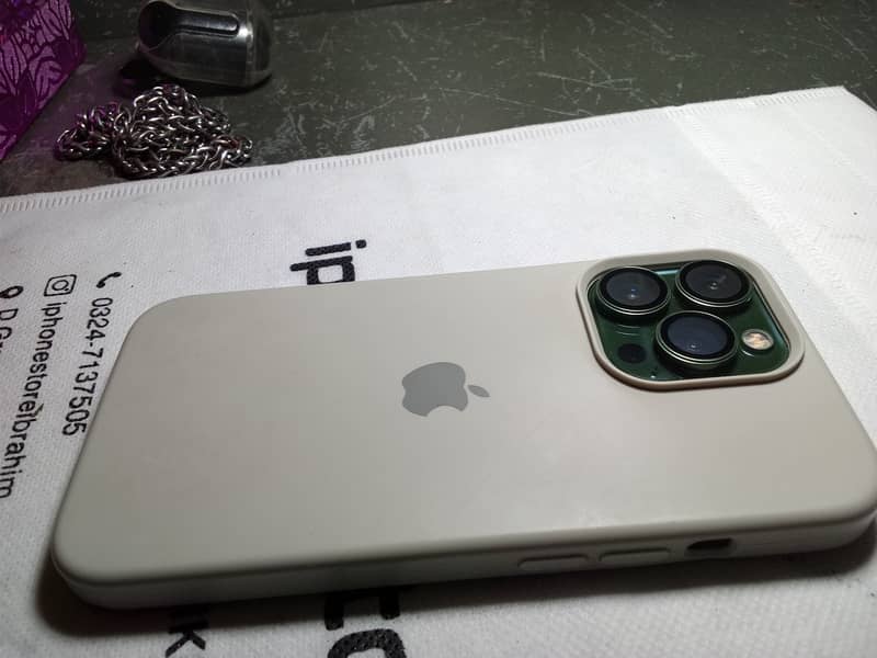 Apple iPhone 13 Pro 4