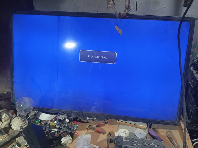 32"LCD non smart 0