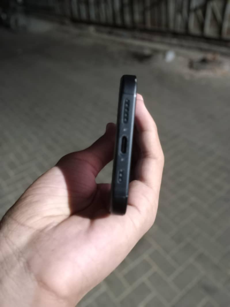 Apple iPhone 15 4
