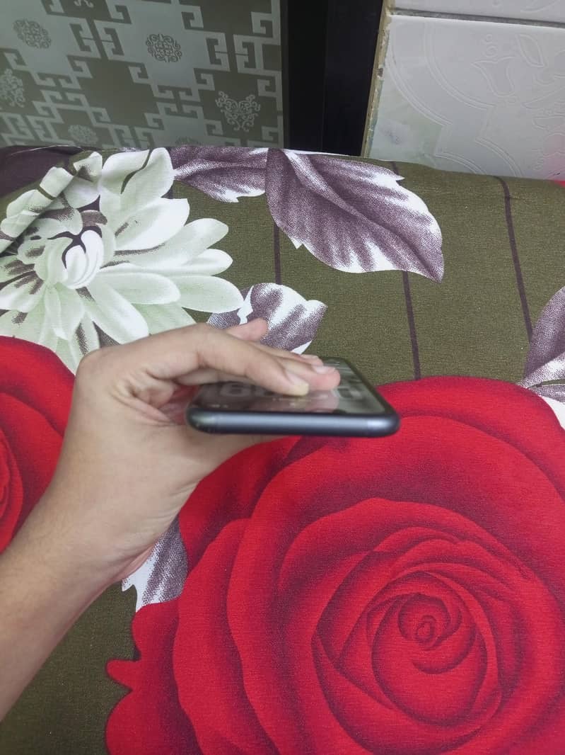 Apple iPhone 11 3