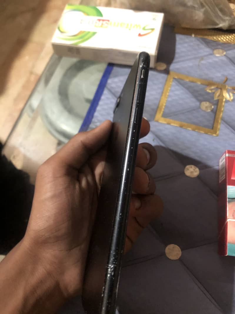 Apple iPhone 7 Plus 3