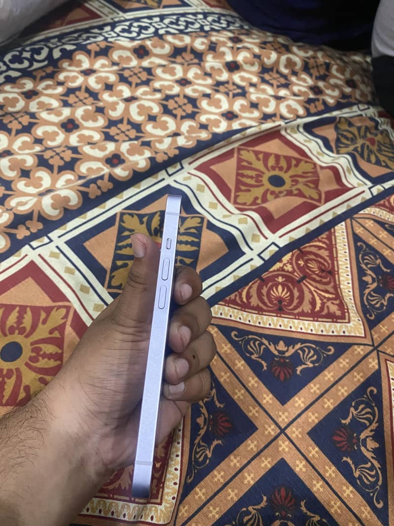 Apple iPhone 14 3