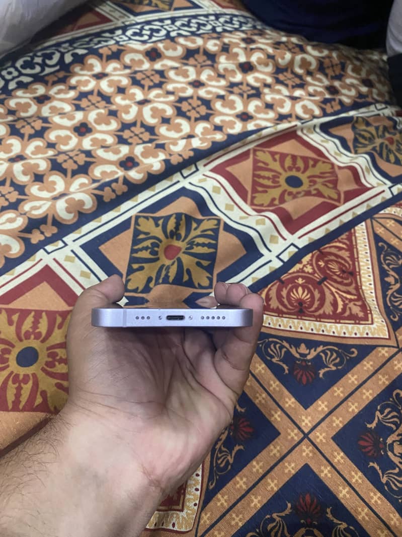 Apple iPhone 14 4