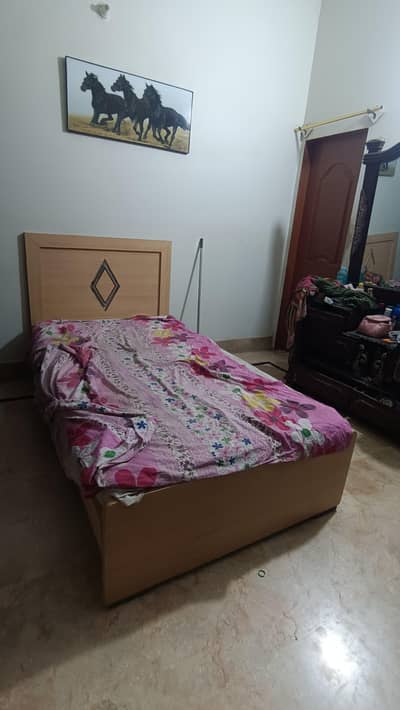 Single Bed available with mattress