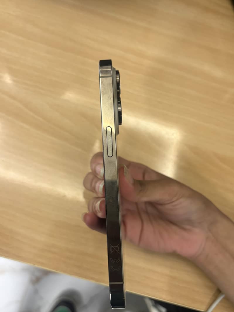 Apple iPhone 14 Pro 2