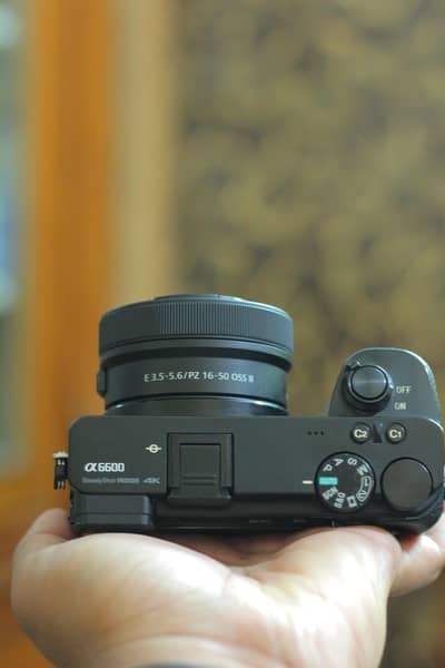 Sony A6600 with 16-50mm Lens | Original Accessories