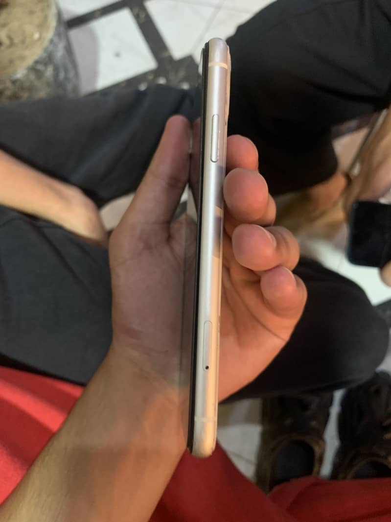 Apple iPhone 11 3