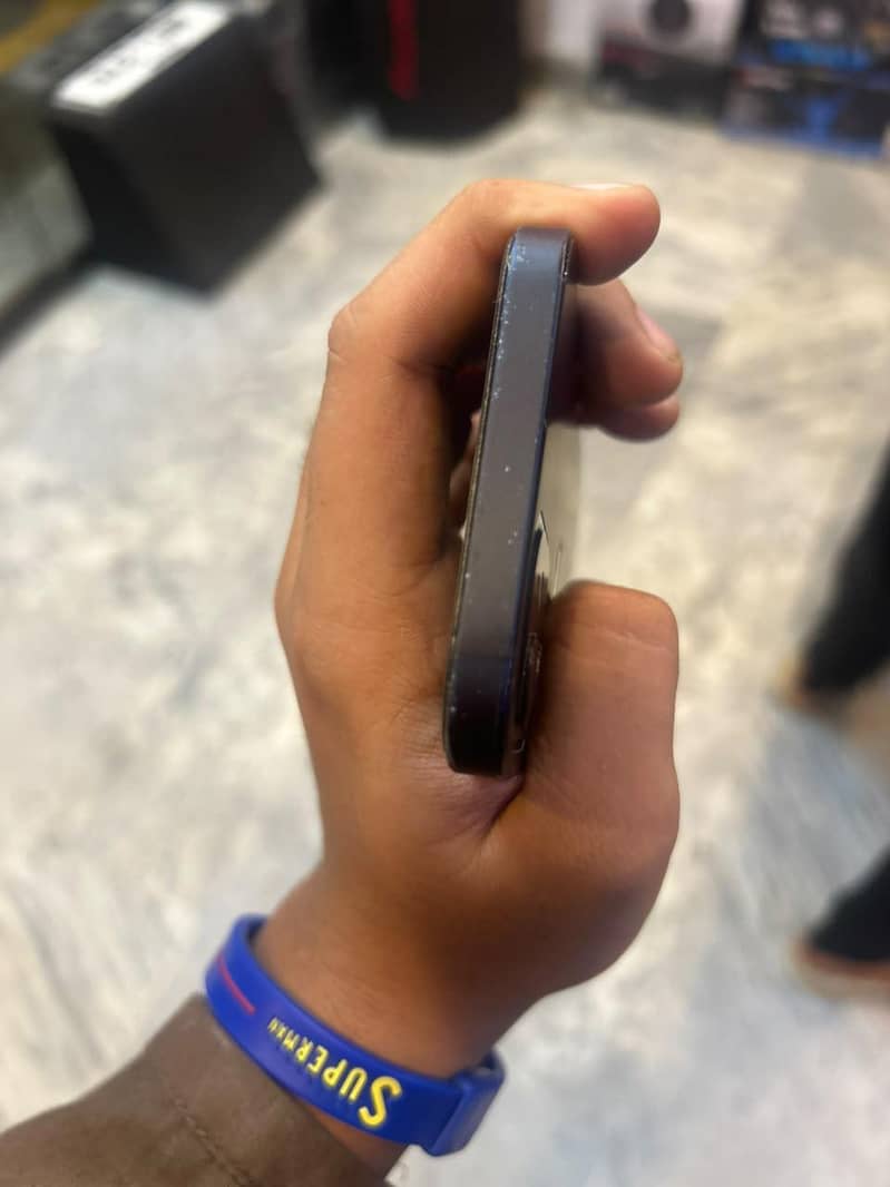Apple iPhone 12 1