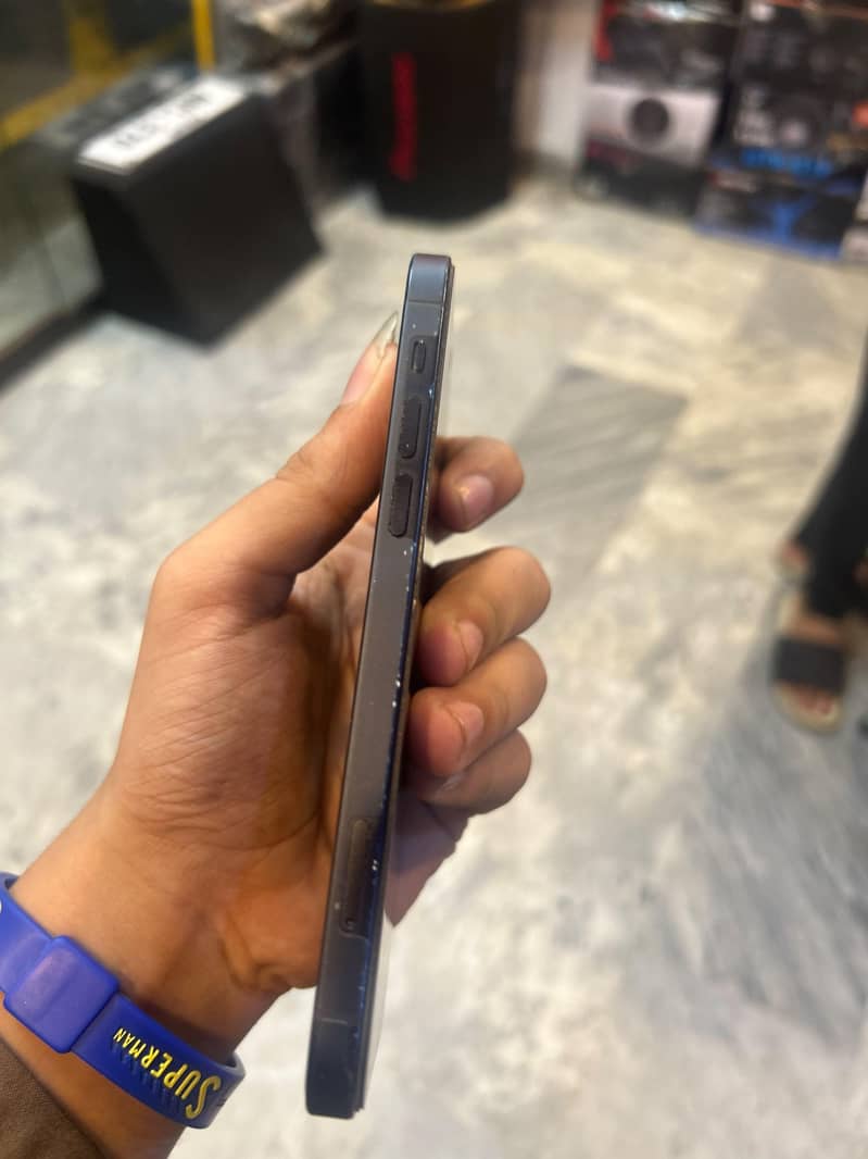 Apple iPhone 12 3