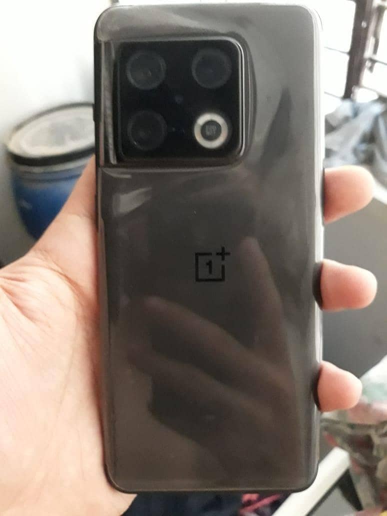 One Plus 10 Pro 1