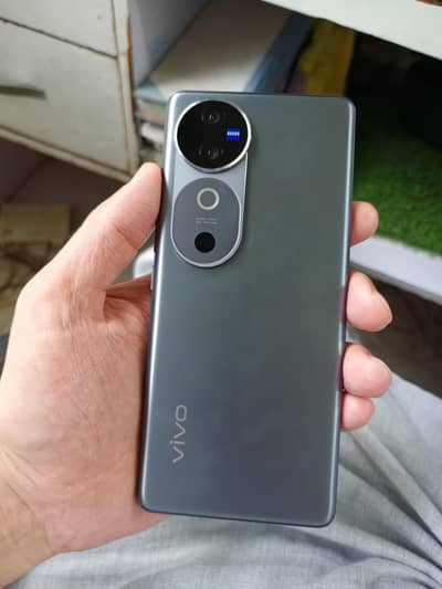 Vivo V40 12/256 GB. . Awesome Camera. . condition 8/10 Total Original