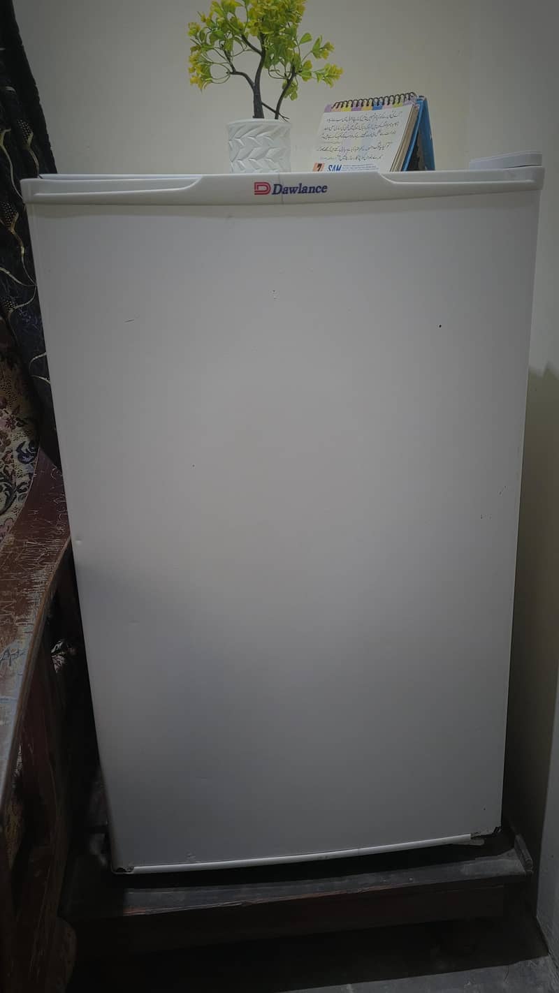 Dawlance mini fridge 0