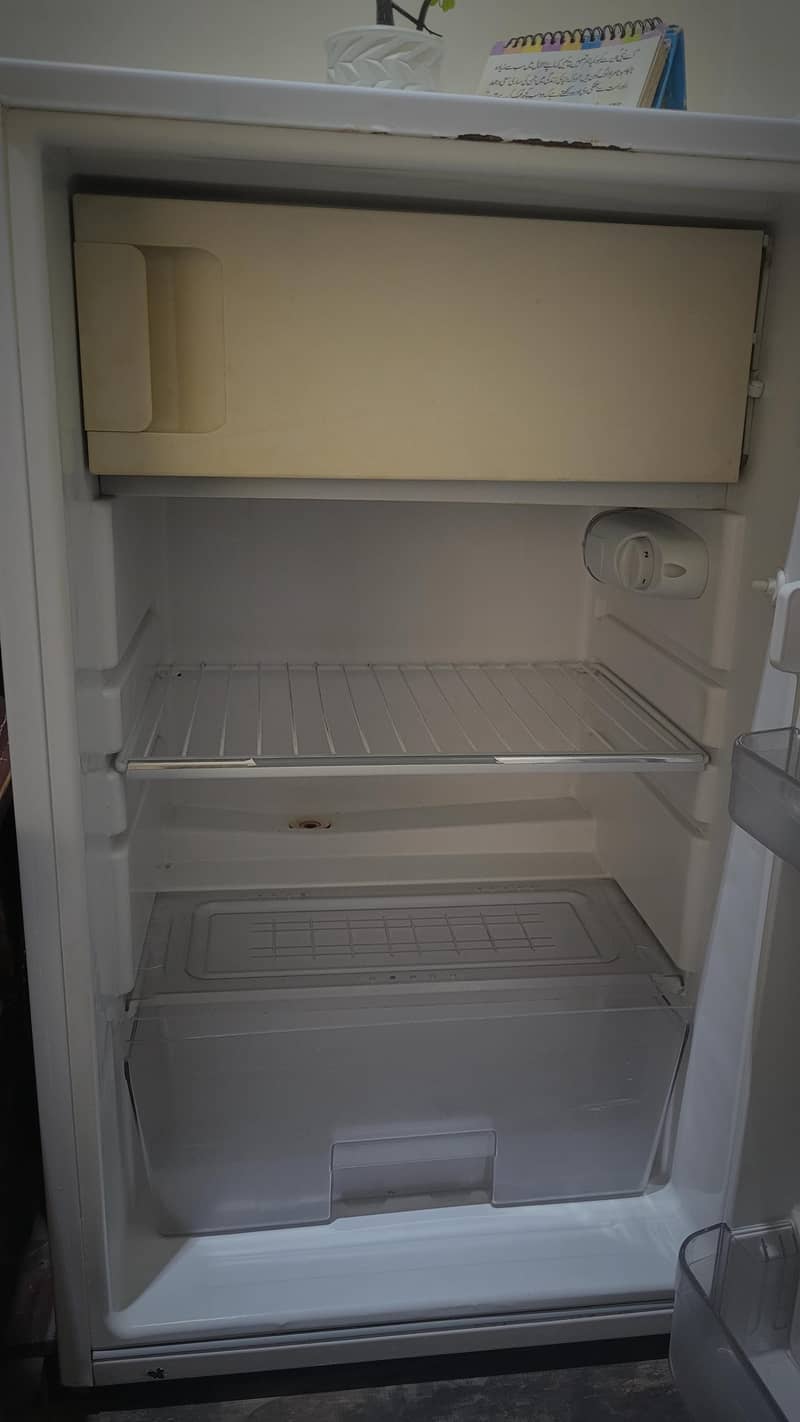 Dawlance mini fridge 1