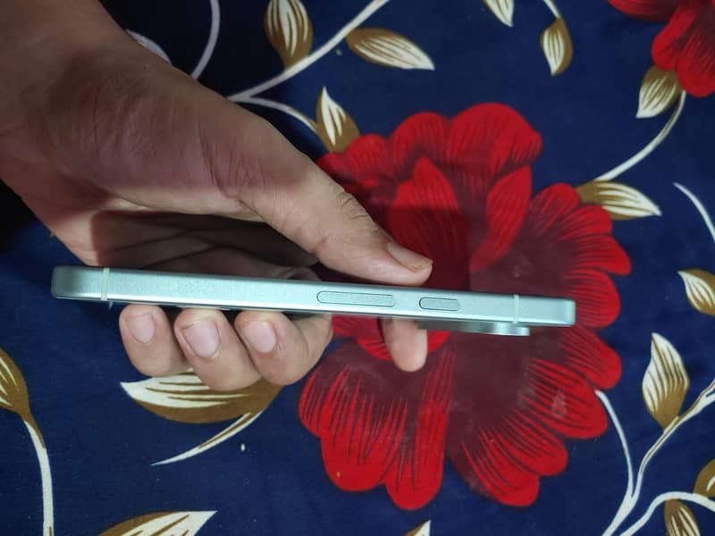 Google Pixel 9 4
