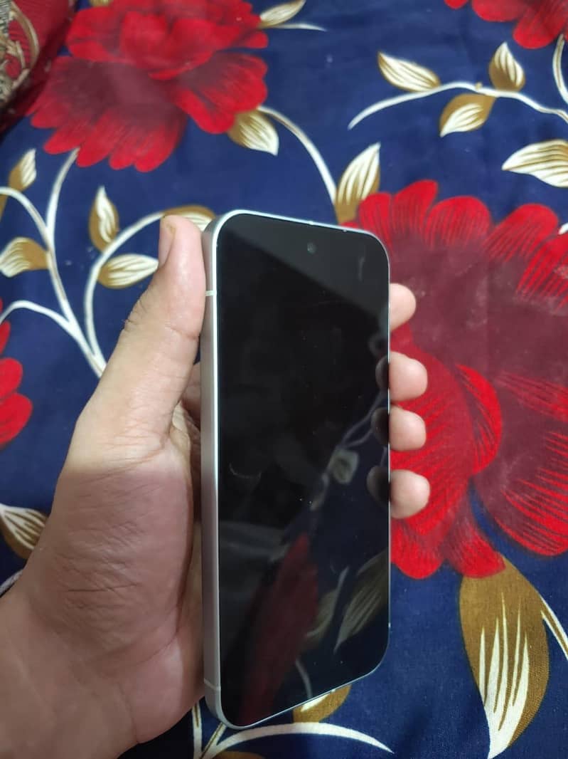 Google Pixel 9 5