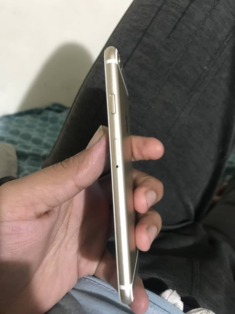 Apple iPhone 6S 1