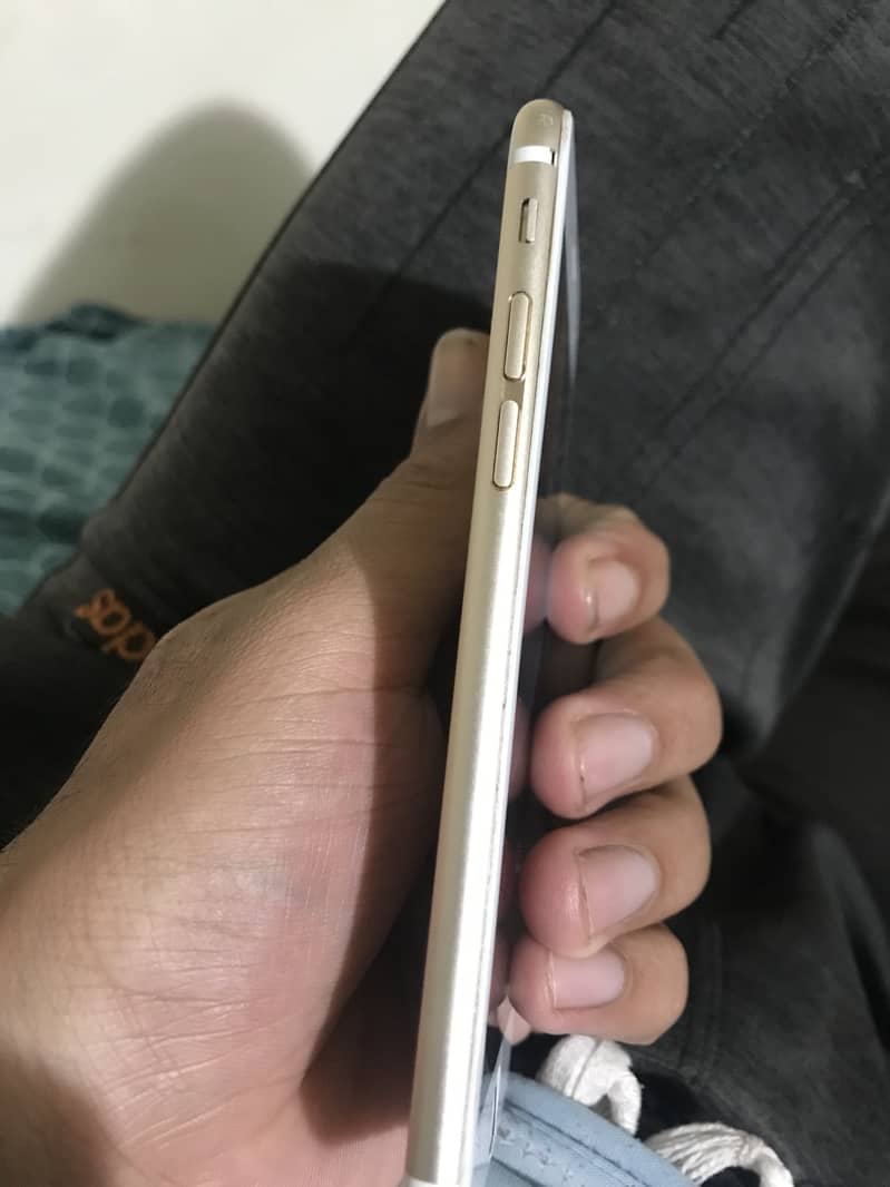 Apple iPhone 6S 4