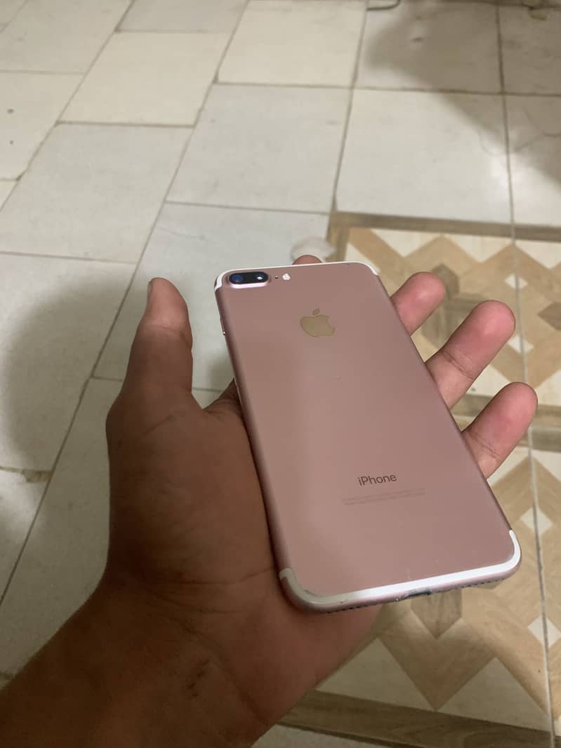 Apple iPhone 7 Plus 1