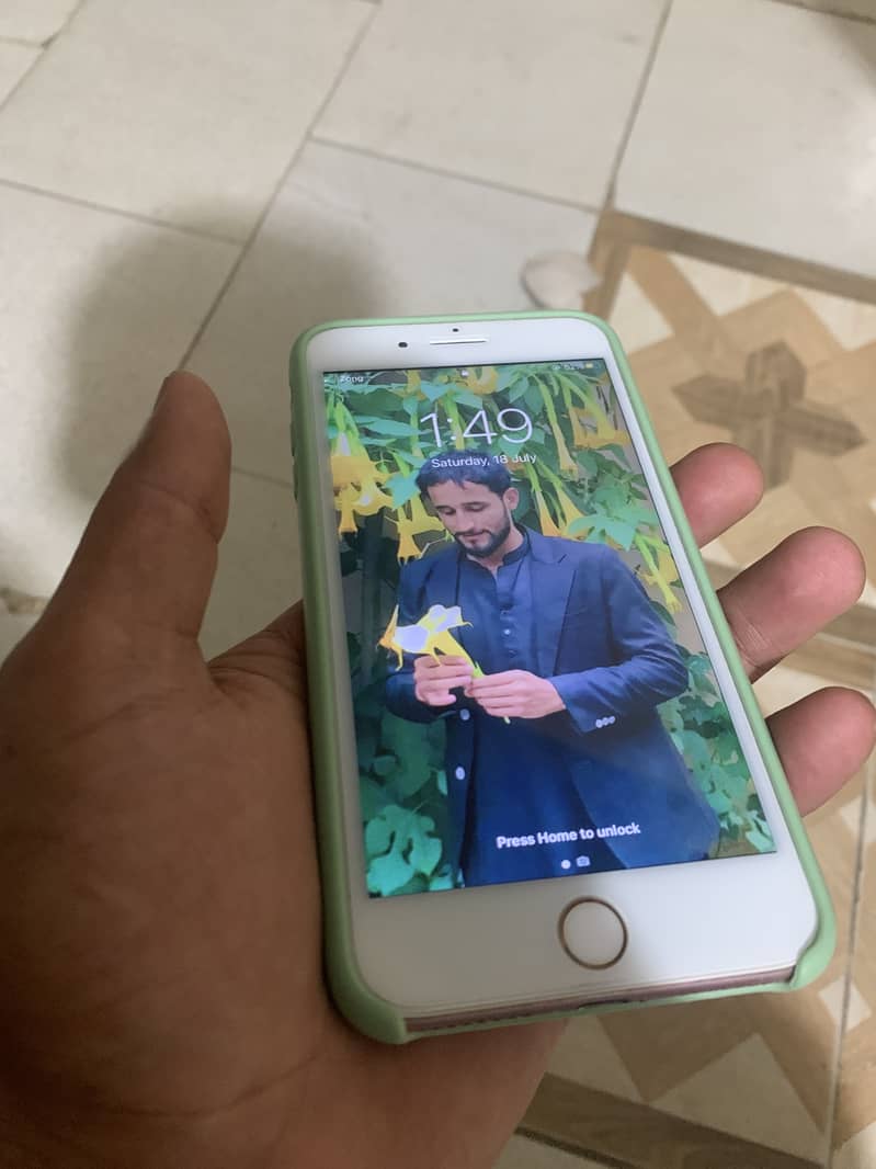 Apple iPhone 7 Plus 5
