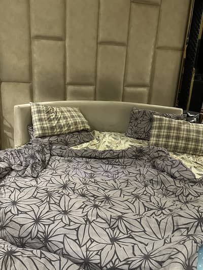 Round bed