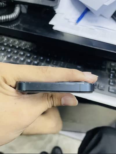 iPhone 12 pro fu 256gb exchange karna ha iPhone vs one plus se