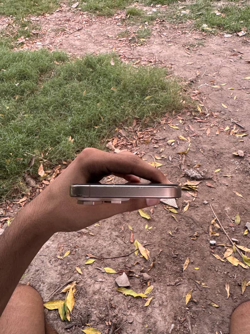 Apple iPhone 16 Pro Max 3