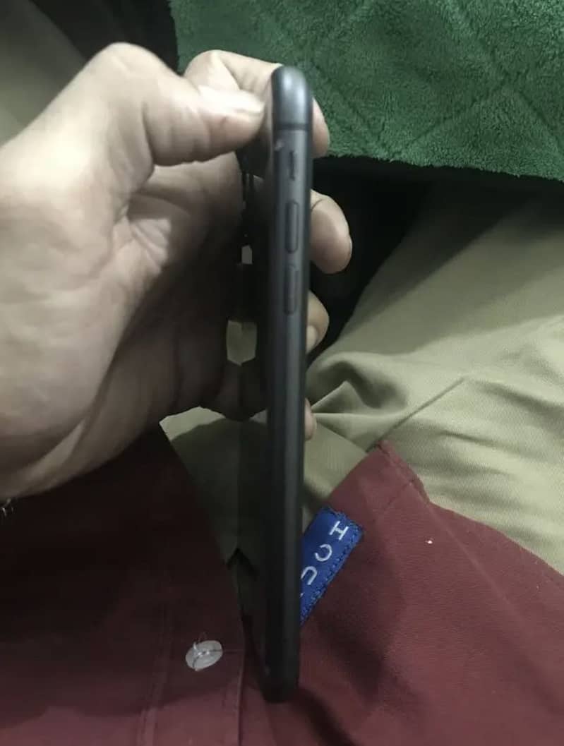 Apple iPhone 11 0