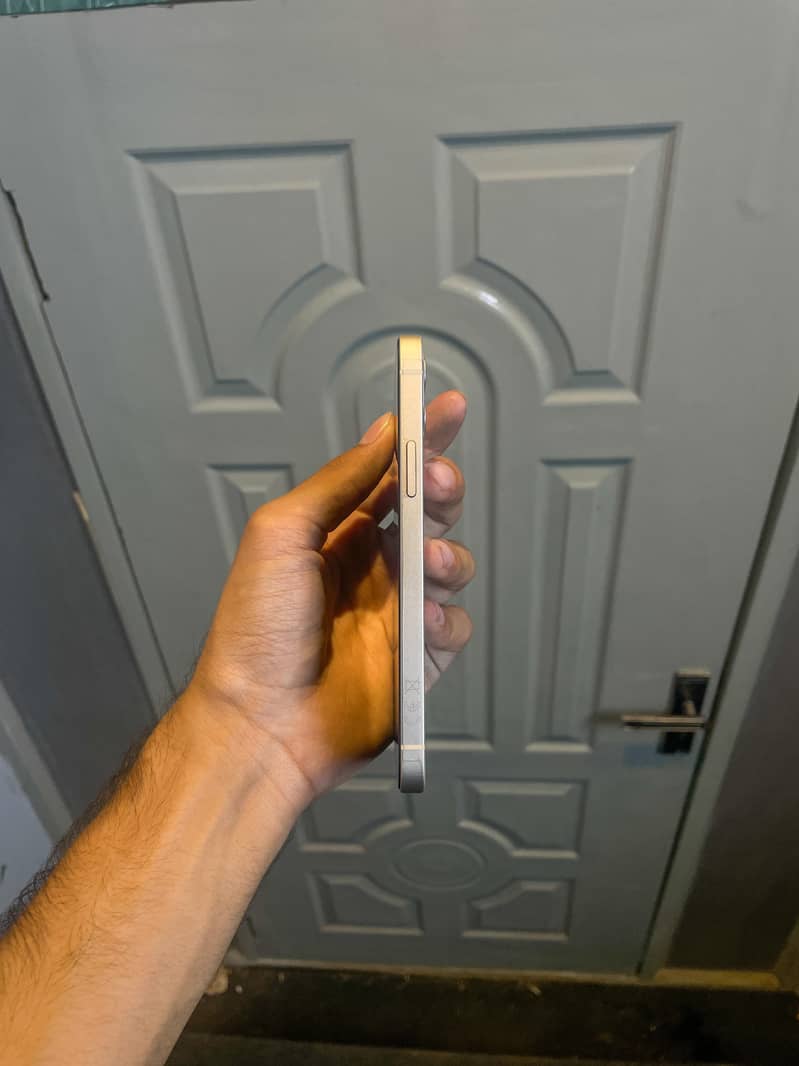 Apple iPhone 12 1