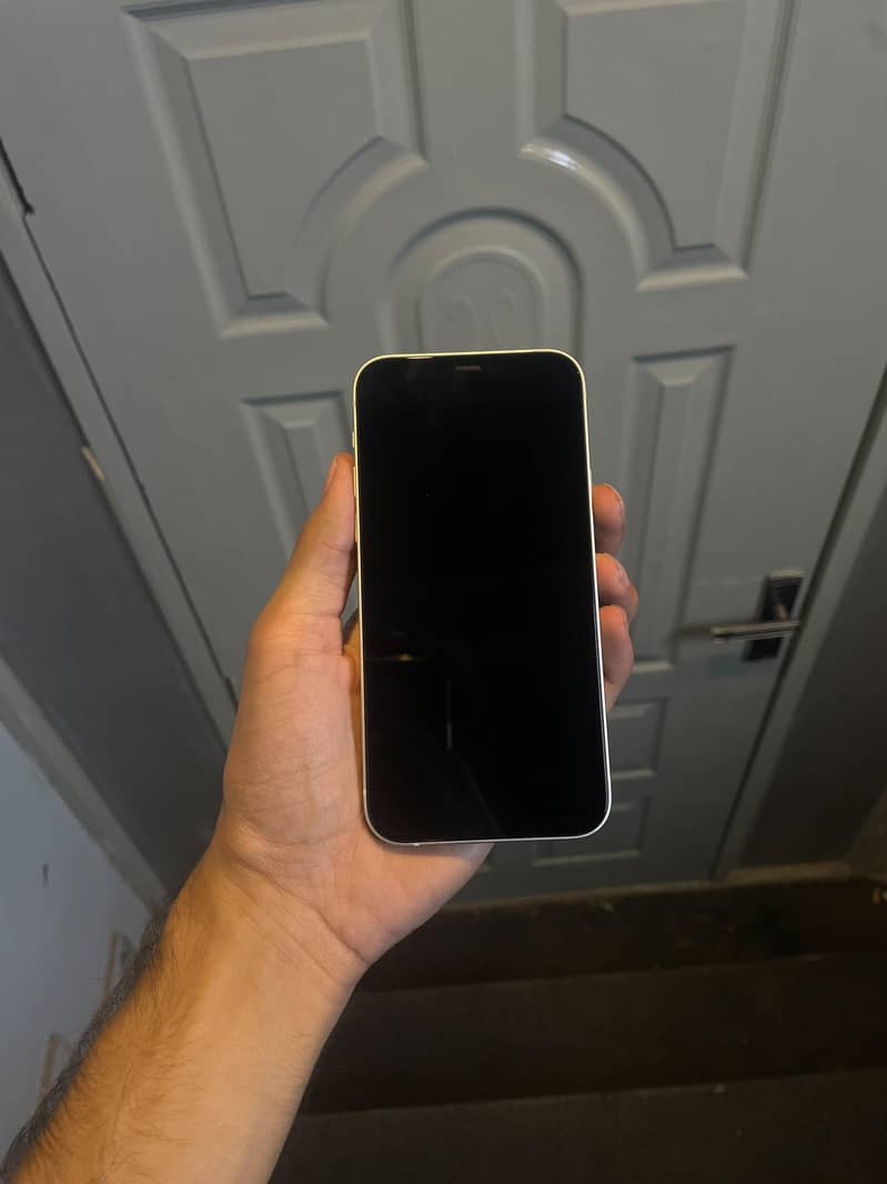 Apple iPhone 12 4