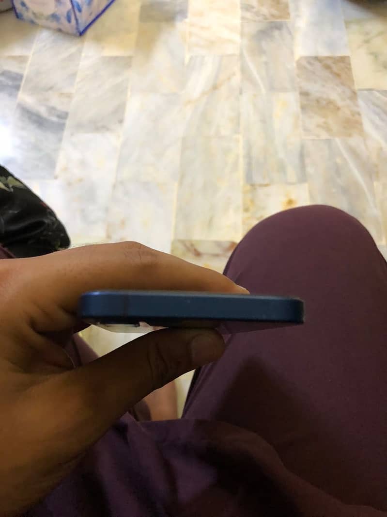 Apple iPhone 12 3