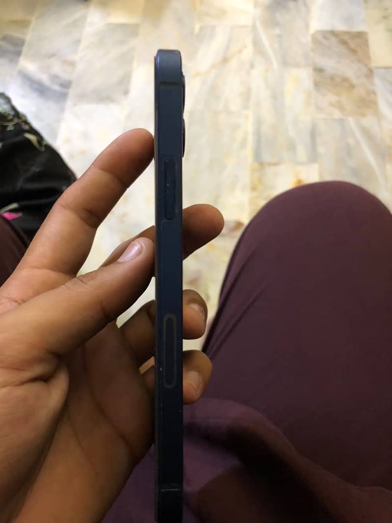 Apple iPhone 12 6