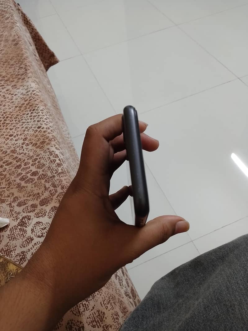 Apple iPhone 11 3