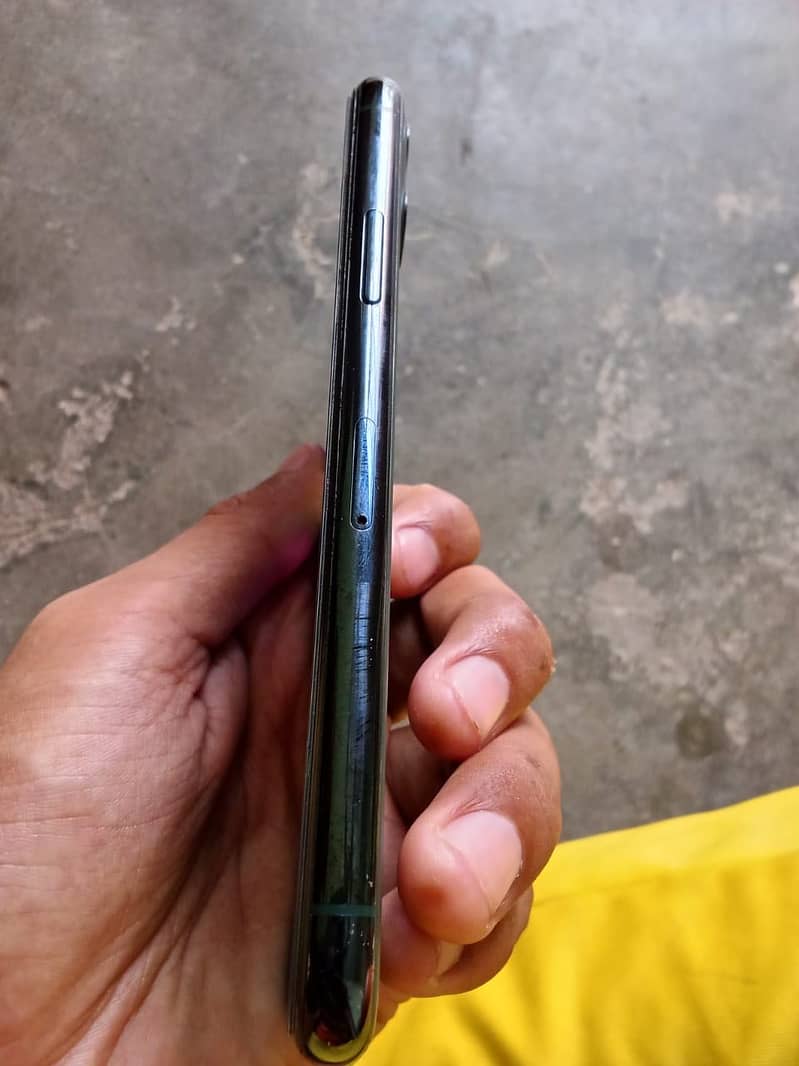 Apple iPhone 11 Pro 2